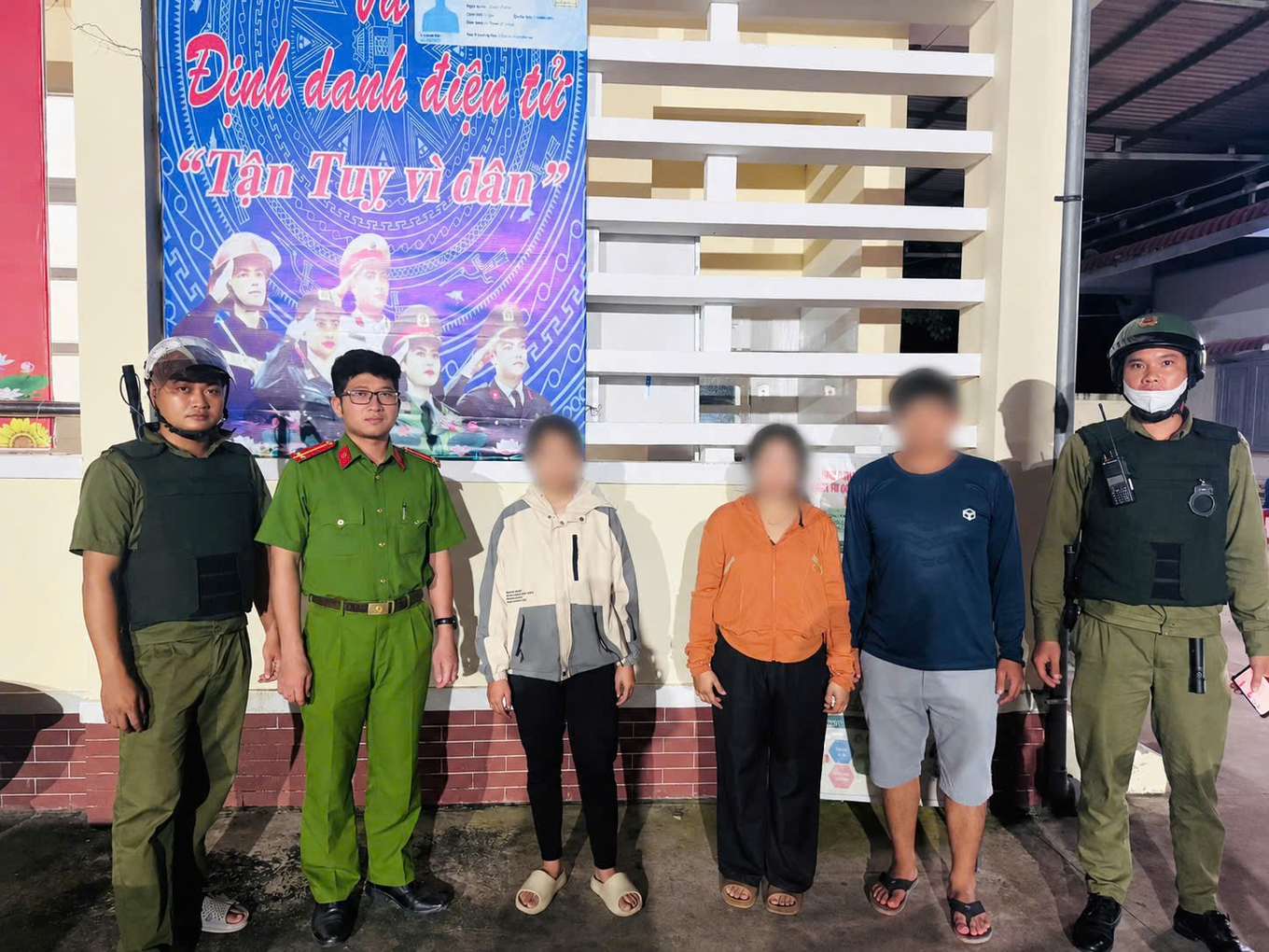 Bé gái bỏ nhà đi tìm việc lúc nửa đêm theo lời mời gọi trên mạng | Báo ...