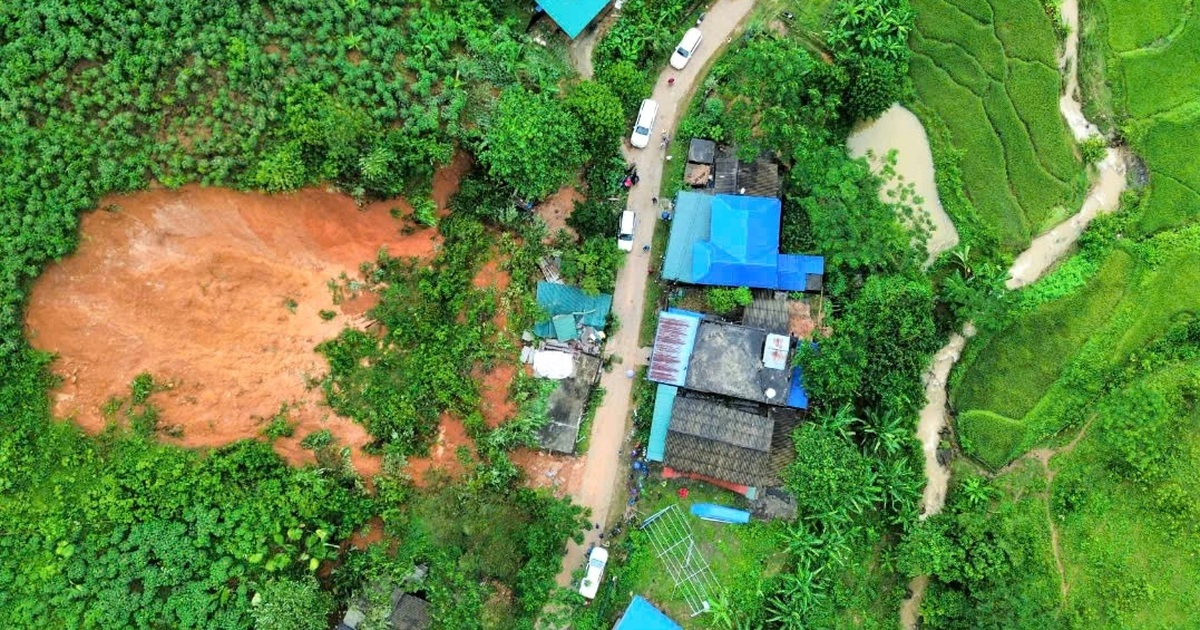 View - Cận cảnh căn nhà đổ sập vùi lấp 5 người trong một gia đình ở Hòa Bình | Báo Dân trí