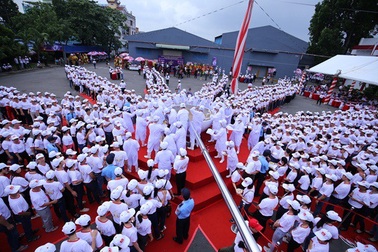 Tô phở bò ăn liền lớn nhất thế giới