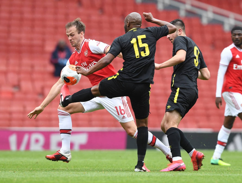 Arsenal thua 2-3 trước đội bóng đang thi đấu ở hạng Nhất - 12 Arsenal thua 2-3 trước đội bóng đang thi đấu ở hạng Nhất - 12