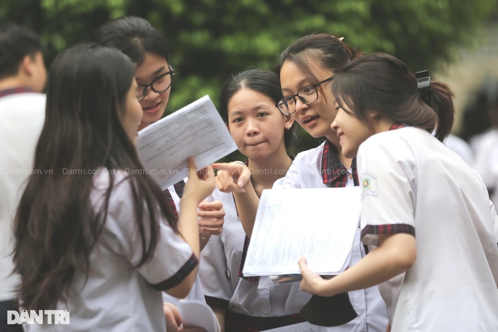 Vừa lo ôn thi, học sinh lớp 12 lại rối bời chọn trường xét tuyển - 2 Vừa lo ôn thi, học sinh lớp 12 lại rối bời chọn trường xét tuyển - 2