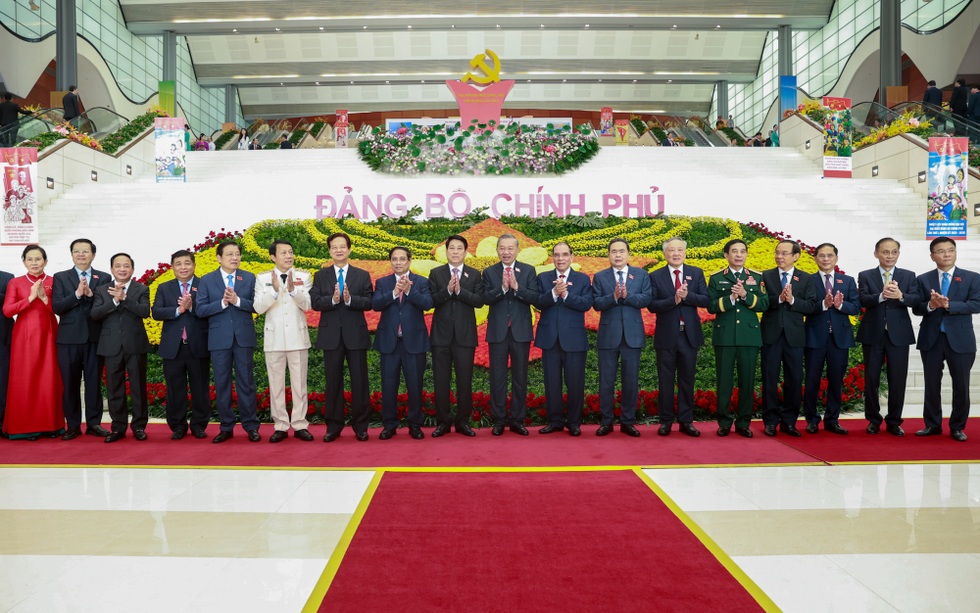 “매년 10회 이상 폭풍에 직면해 있는데, 방조제를 쌓는 건 모래주머니일 뿐이 아니다” - 5 “Mỗi năm đối mặt hơn 10 cơn bão, đắp đê không thể chỉ là những bao cát” - 5