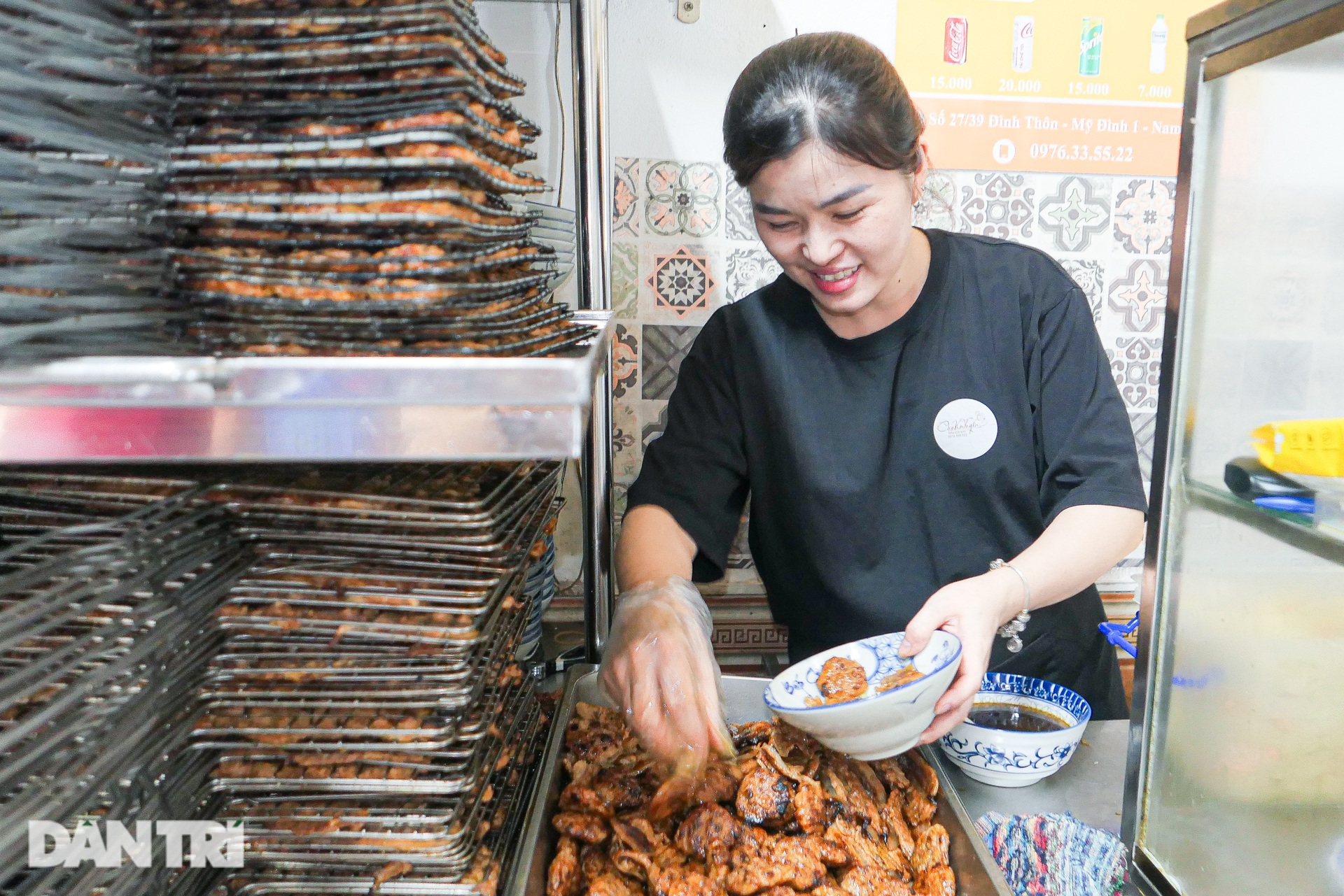 Bun Cha restaurant in crowded alley, selling 600 servings/day in Hanoi - 6