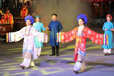 Rực rỡ sắc màu di sản văn hóa trên phố tại Festival "Tràng An kết nối di sản"