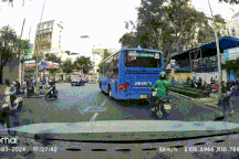 Xôn xao xe buýt lấn làn, vượt ẩu tại trung tâm TPHCM