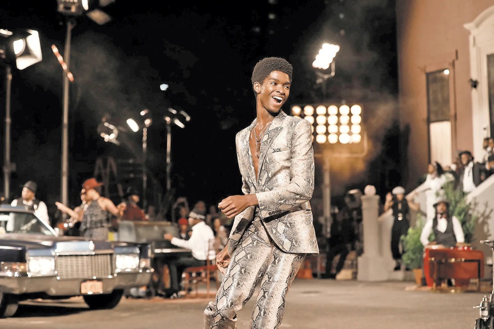 Mẫu nam da màu duy nhất catwalk cho Chanel, 5 năm liền nhận giải hiếm có - 1 Mẫu nam da màu duy nhất catwalk cho Chanel, 5 năm liền nhận giải hiếm có - 1