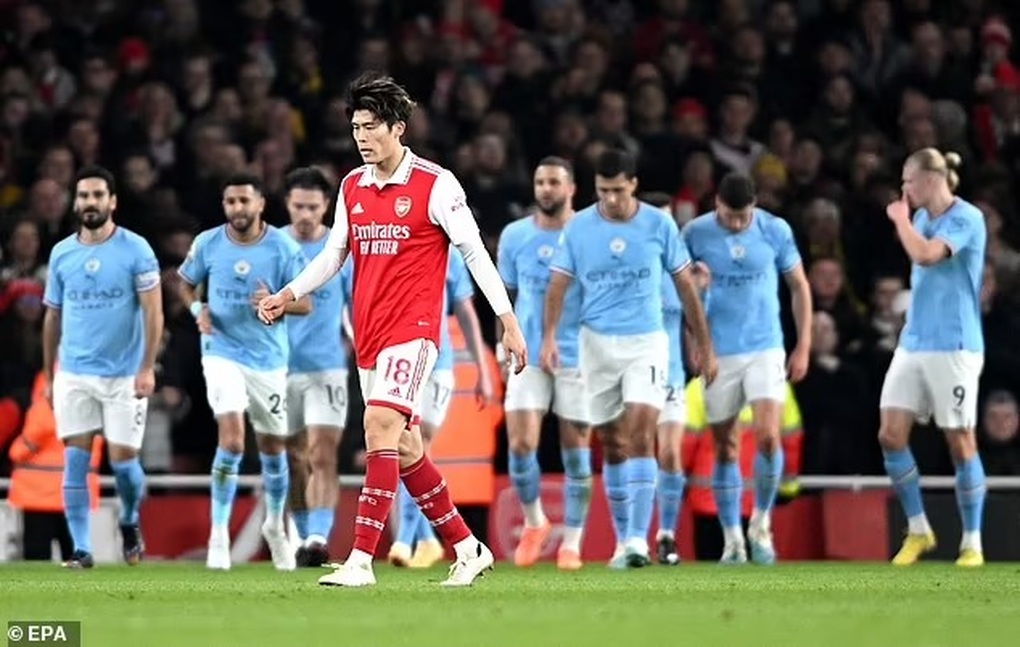 Hậu vệ Nhật Bản bị coi là tội đồ khiến Arsenal thua Man City - 1 Hậu vệ Nhật Bản bị coi là tội đồ khiến Arsenal thua Man City - 1