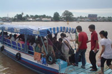 Du lịch sông nước rộn ràng đón khách