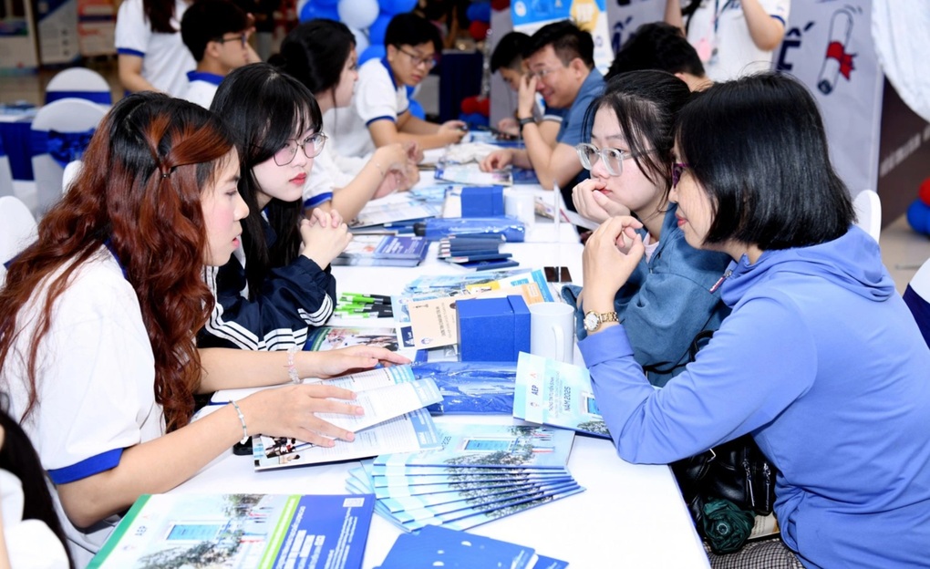 Before 5:00 p.m. on July 23, National Economics University announced the conversion of admission scores - 2 Trước 17h ngày 23/7, ĐH Kinh tế Quốc dân công bố quy đổi điểm xét tuyển - 2