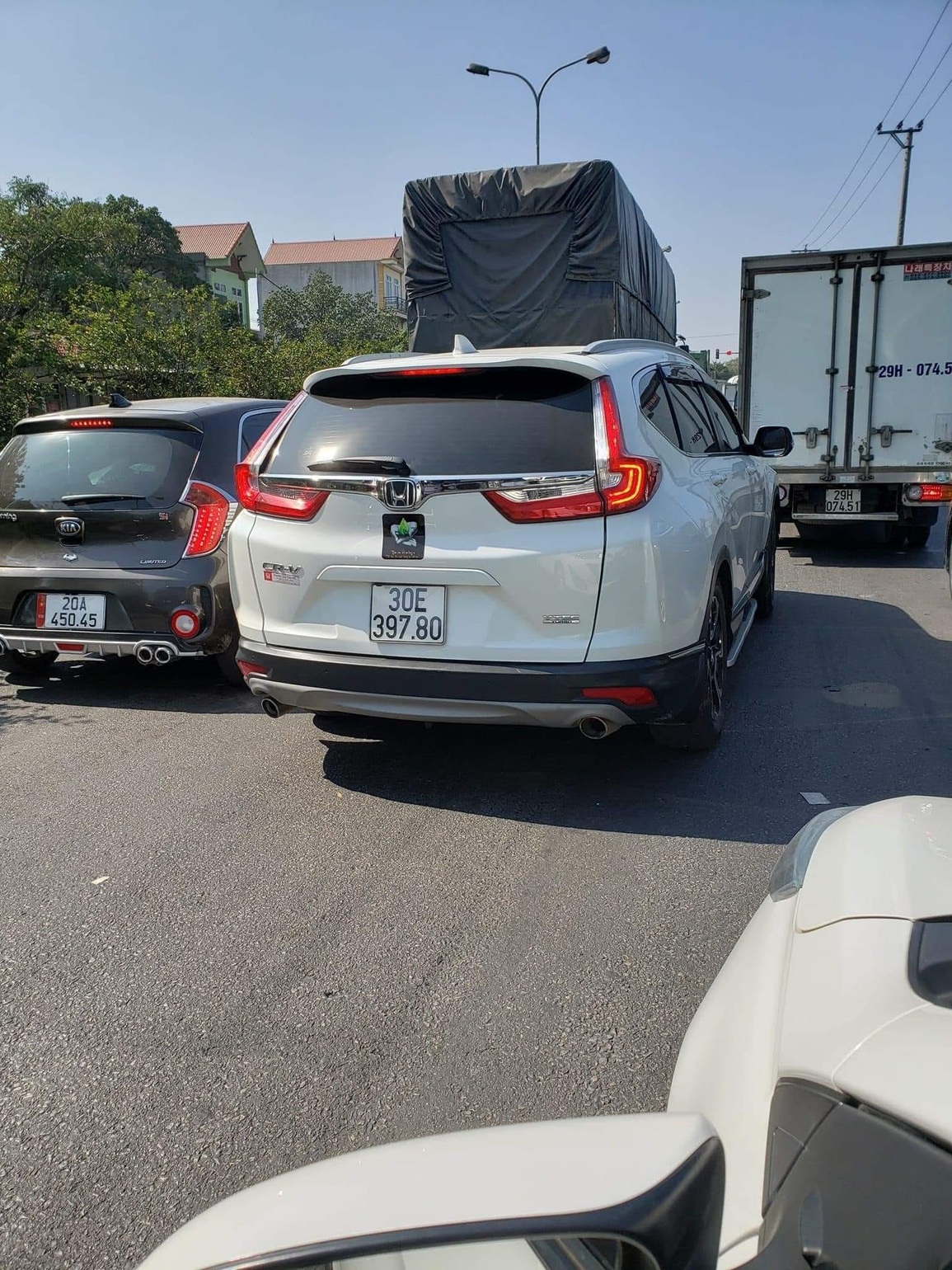 Chiếc xe này làm điều ngược lại khi Chiếc xe này làm điều ngược lại khi