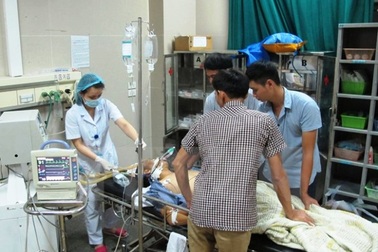 Vụ 9 người trong gia đình nhập viện:Do món thịt vịt quay