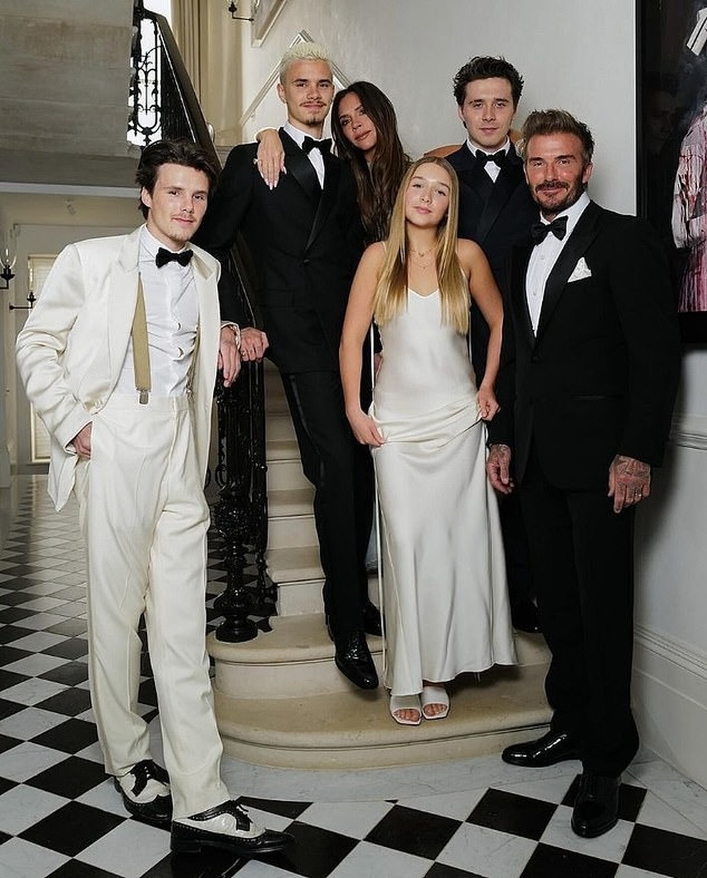 Vợ chồng David Beckham không hiểu tại sao có thể sống bên nhau 25 năm - 1 Vợ chồng David Beckham không hiểu tại sao có thể sống bên nhau 25 năm - 1
