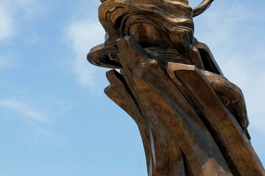 Cung tiến xây đúc Tượng đài Thánh Gióng 