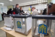 Giá vàng thế giới dõi theo kết quả bầu cử Ukraine