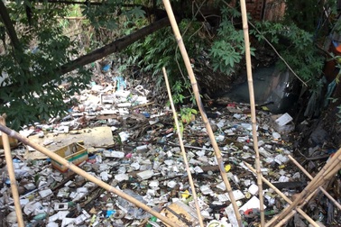 Mương thoát nước sân bay Tân Sơn Nhất đang bị “bức tử”