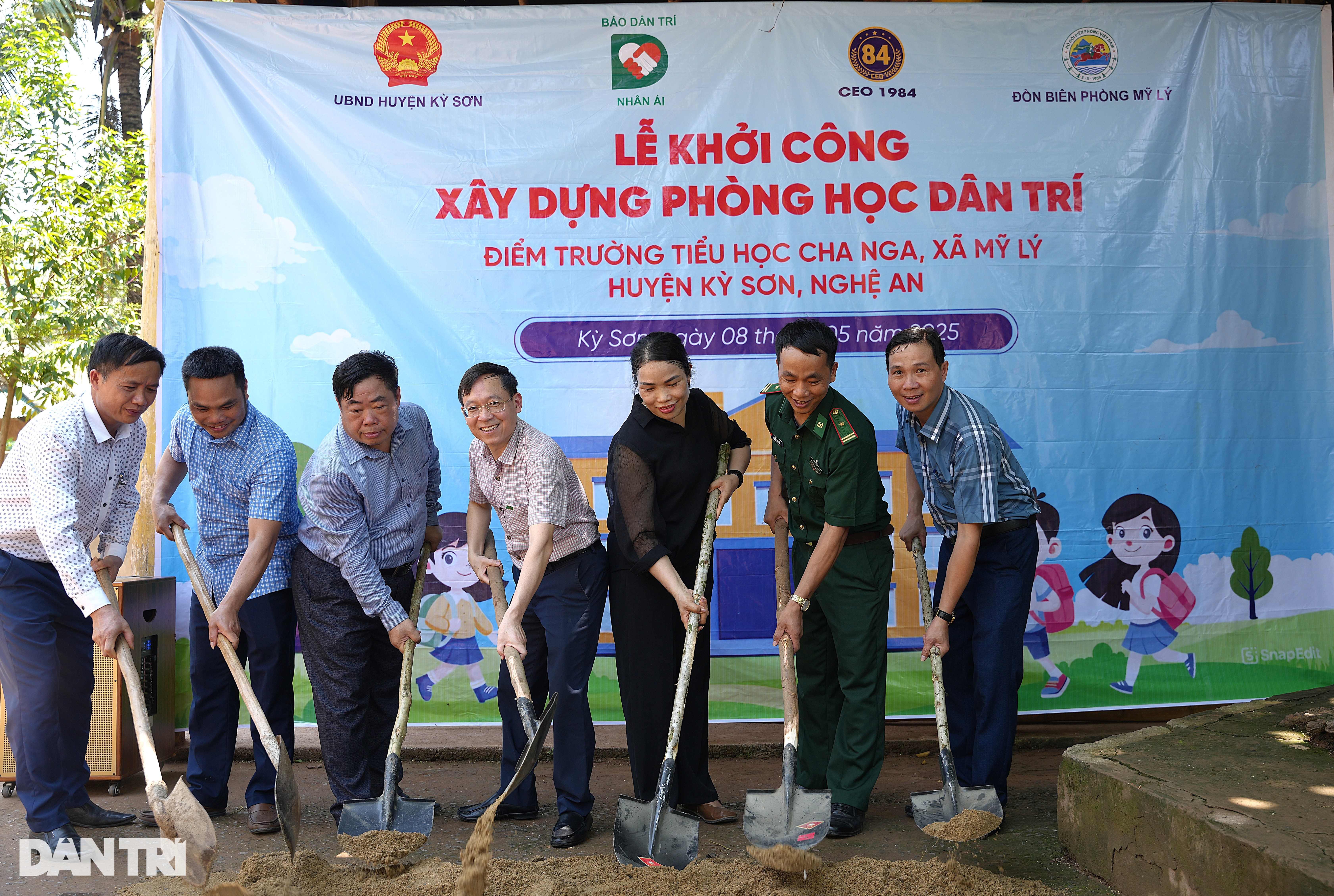 Xây phòng học Dân trí: Trao cơ hội, bồi đắp lòng nhân ái cho con trẻ