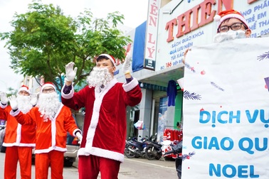 "Ông già Noel" nhàn hạ vì "ế sô"