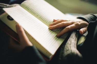 [Infographic] 14 tác dụng tuyệt vời của việc đọc sách