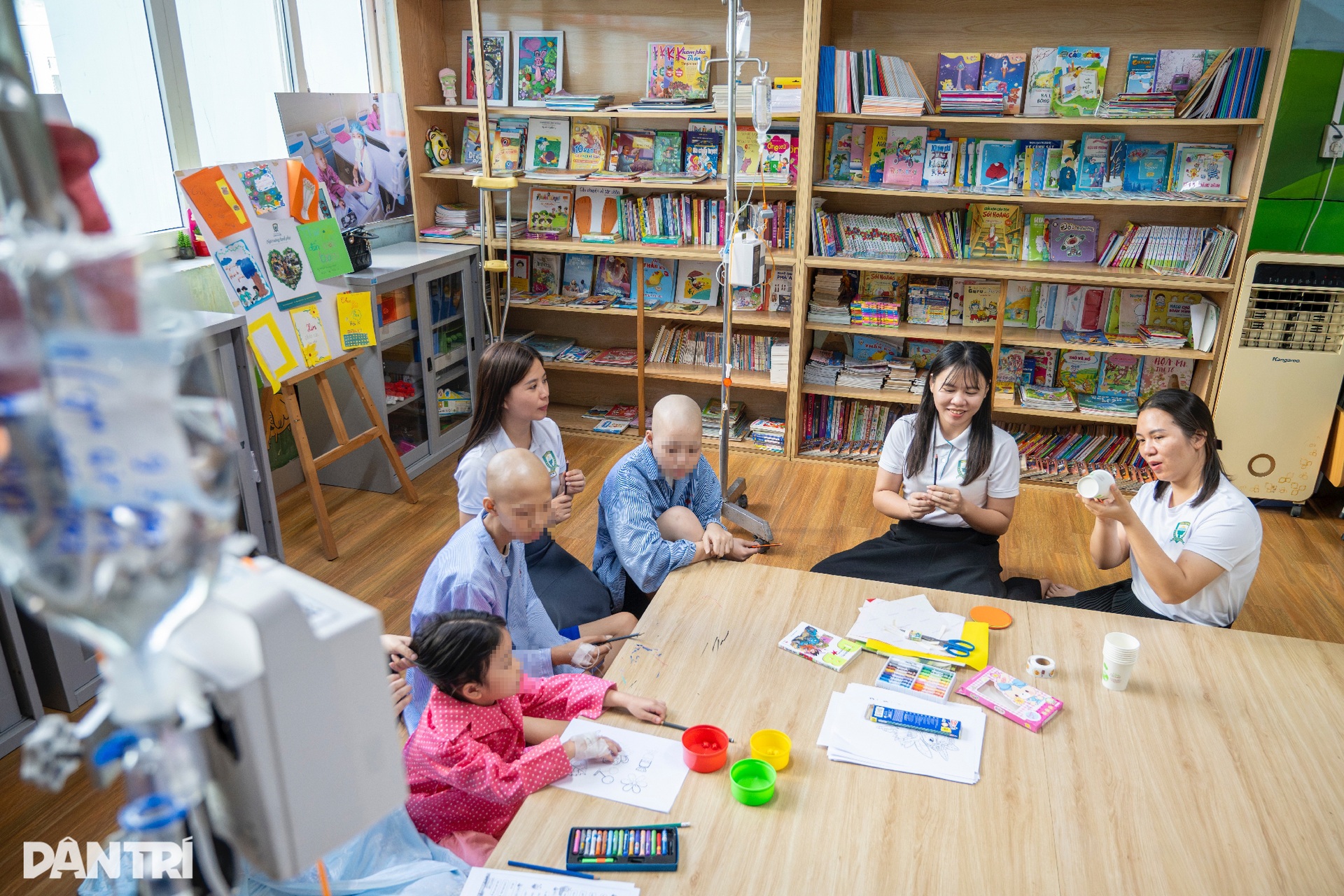 Lớp học đặc biệt gieo niềm tin sống cho bệnh nhi ung thư - 2 Lớp học đặc biệt gieo niềm tin sống cho bệnh nhi ung thư - 2