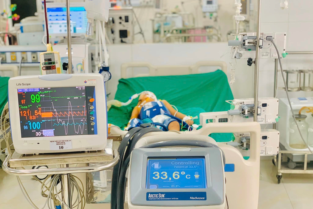 Cứu sống bé trai 4 tuổi ngừng thở, ngừng tim do đuối nước - 1 Cứu sống bé trai 4 tuổi ngừng thở, ngừng tim do đuối nước - 1