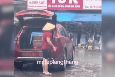 Chia sẻ bất ngờ của vợ chồng đi xe tiền tỷ bán xôi ở vỉa hè Hà Nội