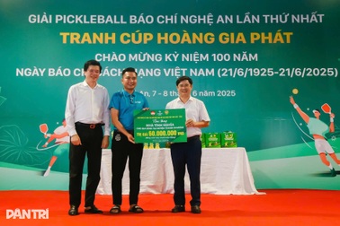 Khởi tranh Giải Pickleball Báo chí Nghệ An, ủng hộ xây nhà Nhân ái
