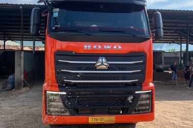 Tạm giữ tài xế xe đầu kéo gây tai nạn chết người rồi bỏ chạy