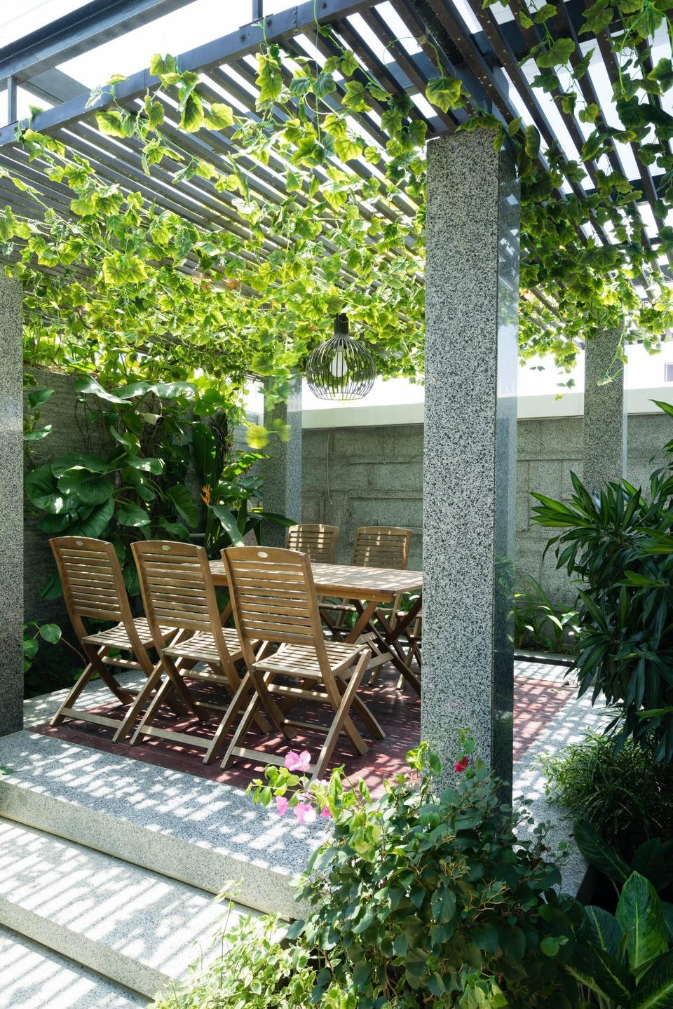 Biệt thự 350m2 với sân vườn tuyệt đẹp, gia chủ uống trà, ngắm hoa mỗi ngày - 5