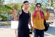 Doãn Quốc Đam mặc áo ướt đẫm mồ hôi giữa thời tiết Hà Nội