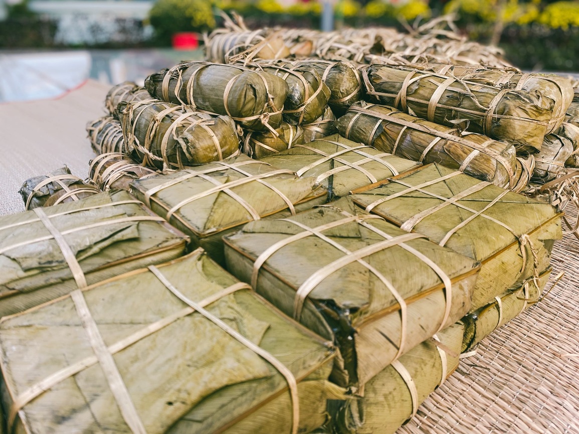 Dân chung cư quây quần gói bánh chưng, cắm trại luộc bánh xuyên đêm ở TPHCM - 6 Dân chung cư quây quần gói bánh chưng, cắm trại luộc bánh xuyên đêm ở TPHCM - 6