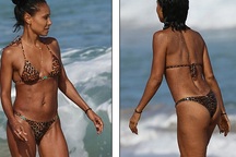 Vợ Will Smith khoe hình thể săn chắc ở tuổi 46