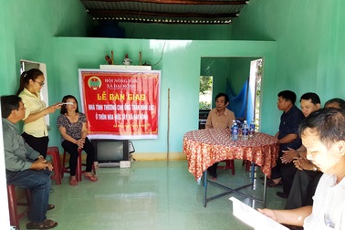 Người đàn ông sống trong căn nhà dột nát đã có nhà mới