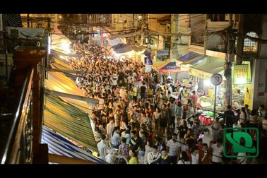 “Biển người” chen chân ở phố lồng đèn Lương Nhữ Học