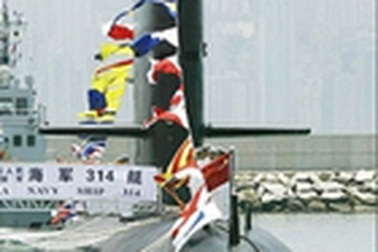 Tàu ngầm Trung Quốc tiếp cận hàng không mẫu hạm Mỹ