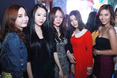 Thiếu nữ xúng xính dự tiệc sinh nhật Miss Teen Hà thành