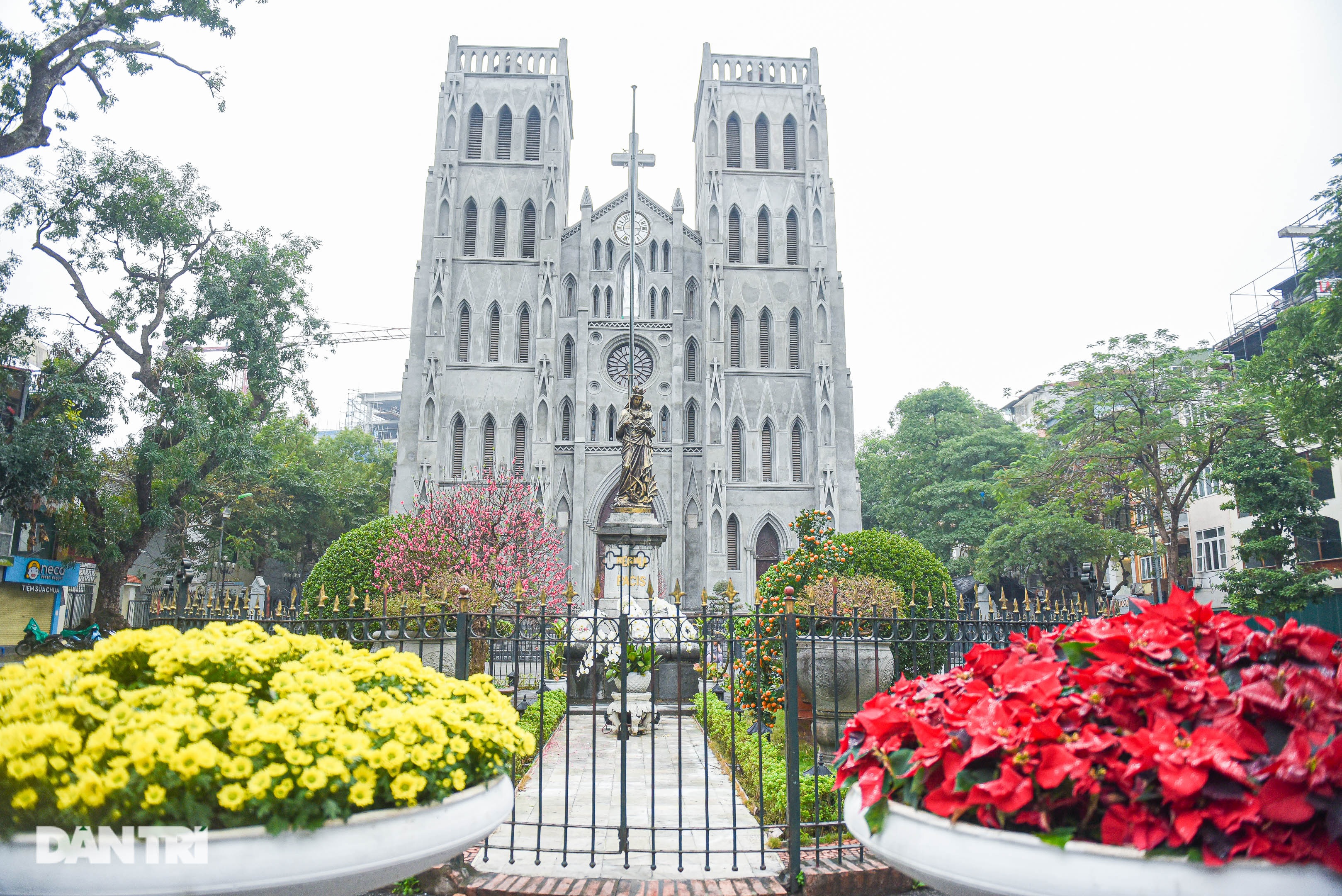 Diện mạo mới bất ngờ của Nhà thờ Lớn Hà Nội - 2 Diện mạo mới bất ngờ của Nhà thờ Lớn Hà Nội - 2