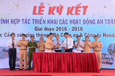 Honda Việt Nam phối hợp triển khai các hoạt động ATGT với Cục CSGT