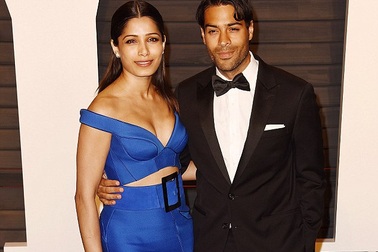 Mỹ nhân “Triệu phú ổ chuột” sành điệu sánh đôi cùng bạn trai mới