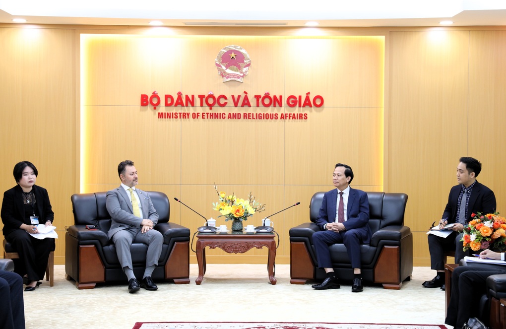 Bộ trưởng Đào Ngọc Dung: An cư lạc nghiệp là nền tảng để thoát nghèo - 1 Bộ trưởng Đào Ngọc Dung: An cư lạc nghiệp là nền tảng để thoát nghèo - 1