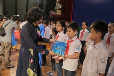 Bảo Việt Nhân thọ đồng hành cùng học sinh nghèo hiếu học tỉnh Hưng Yên