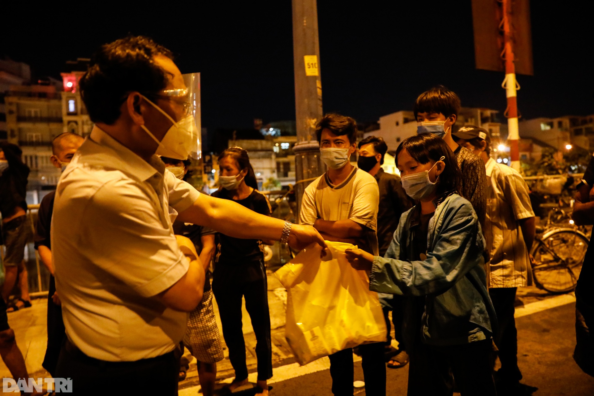 Những mảnh đời lang thang giữa tâm dịch Sài Gòn - 15 Những mảnh đời lang thang giữa tâm dịch Sài Gòn - 15