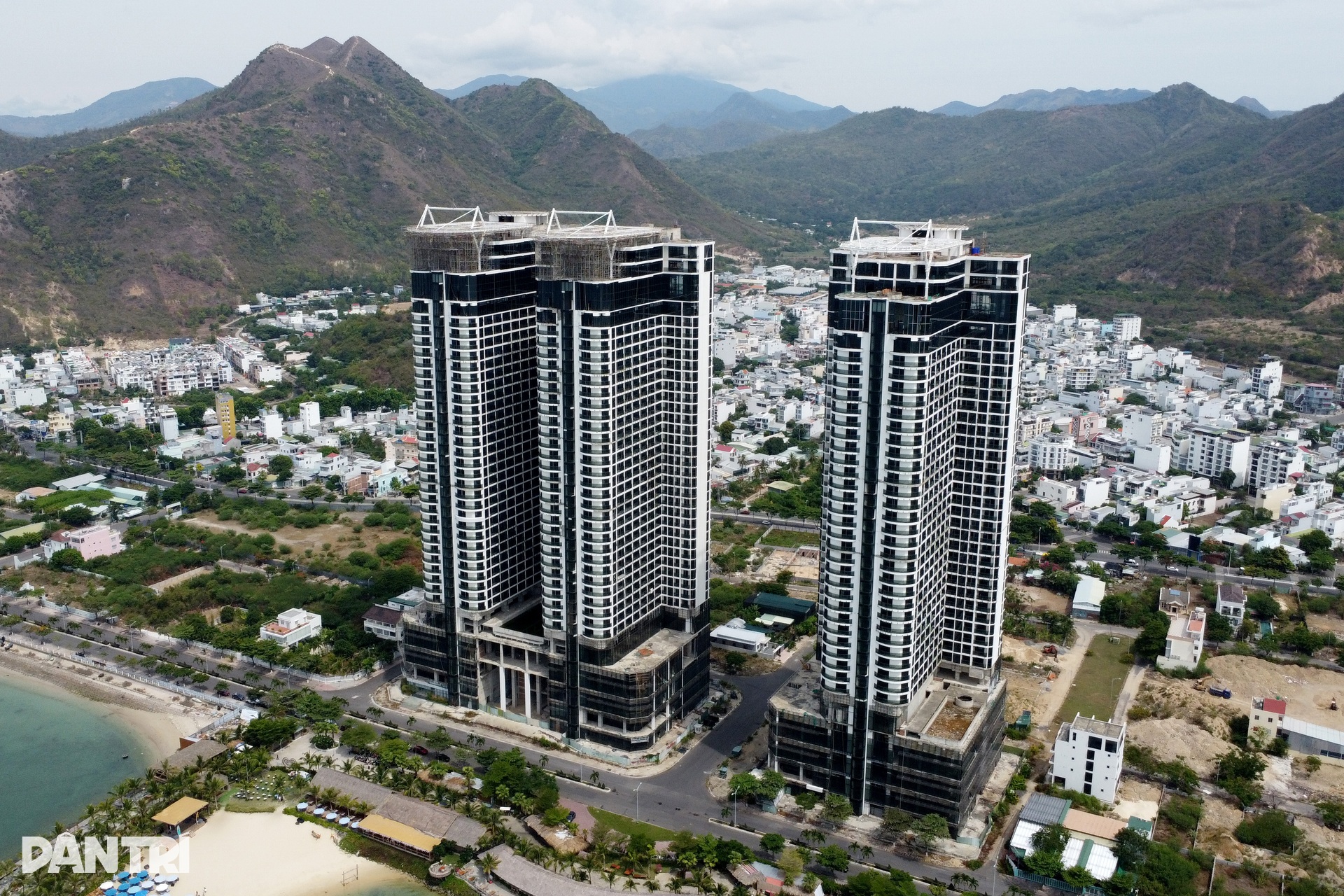 Cảnh ngổn ngang, sắt thép hoen gỉ tại dự án gần 200 triệu USD ở Khánh Hòa - 7 Cảnh ngổn ngang, sắt thép hoen gỉ tại dự án gần 200 triệu USD ở Khánh Hòa - 7