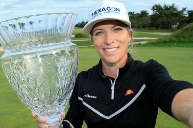 Nữ golf thủ xinh đẹp có danh hiệu đầu tiên ở LPGA Tour