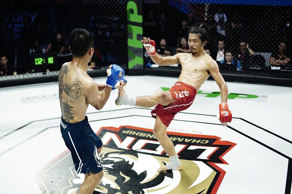 Võ sĩ người Brazil trở lại, thắng áp đảo tại giải MMA Việt Nam - 2 Võ sĩ người Brazil trở lại, thắng áp đảo tại giải MMA Việt Nam - 2