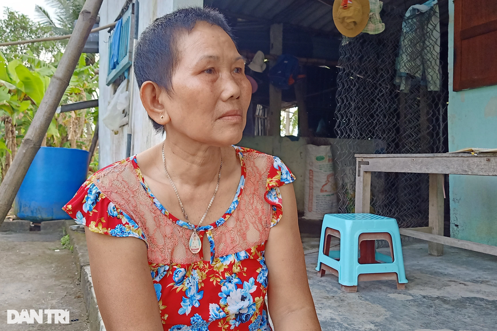 Cha mẹ bỏ rơi, bé 8 tuổi sống lay lắt với ngoại nghèo, nguy cơ thất học - 4 Cha mẹ bỏ rơi, bé 8 tuổi sống lay lắt với ngoại nghèo, nguy cơ thất học - 4