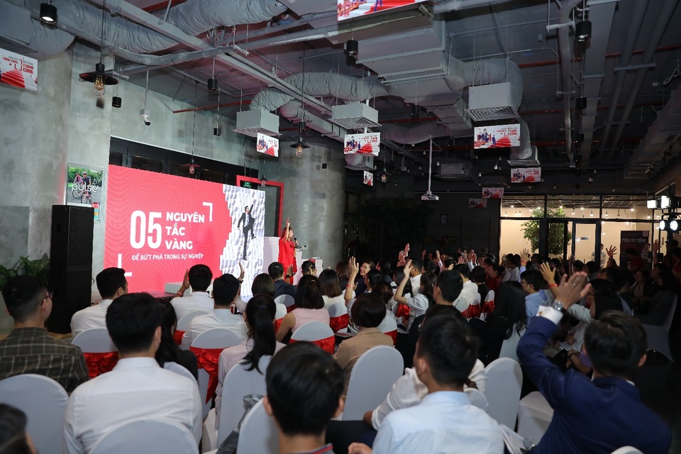Nghe chia sẻ bí quyết bứt phá sự nghiệp, nhiều bạn trẻ được tuyển dụng tức thì - 2 Nghe chia sẻ bí quyết bứt phá sự nghiệp, nhiều bạn trẻ được tuyển dụng tức thì - 2