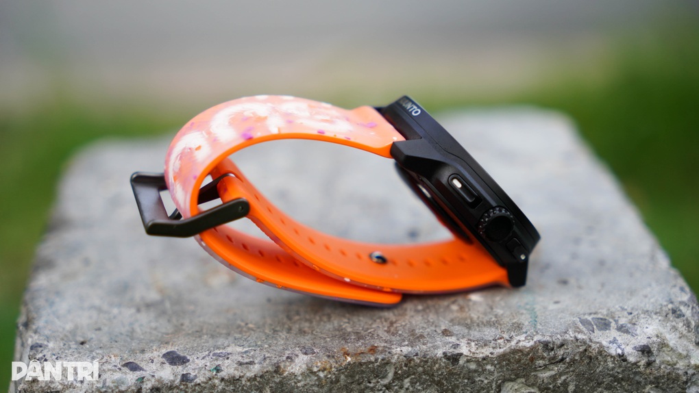 Cận cảnh Suunto Race S: Thiết kế nhỏ gọn, tích hợp bản đồ ngoại tuyến - 8 Cận cảnh Suunto Race S: Thiết kế nhỏ gọn, tích hợp bản đồ ngoại tuyến - 8