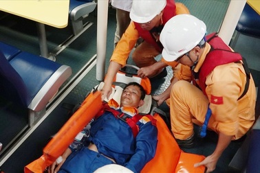 Cấp cứu kịp thời ngư dân bị viêm ruột thừa cấp khi hành nghề ở Hoàng Sa