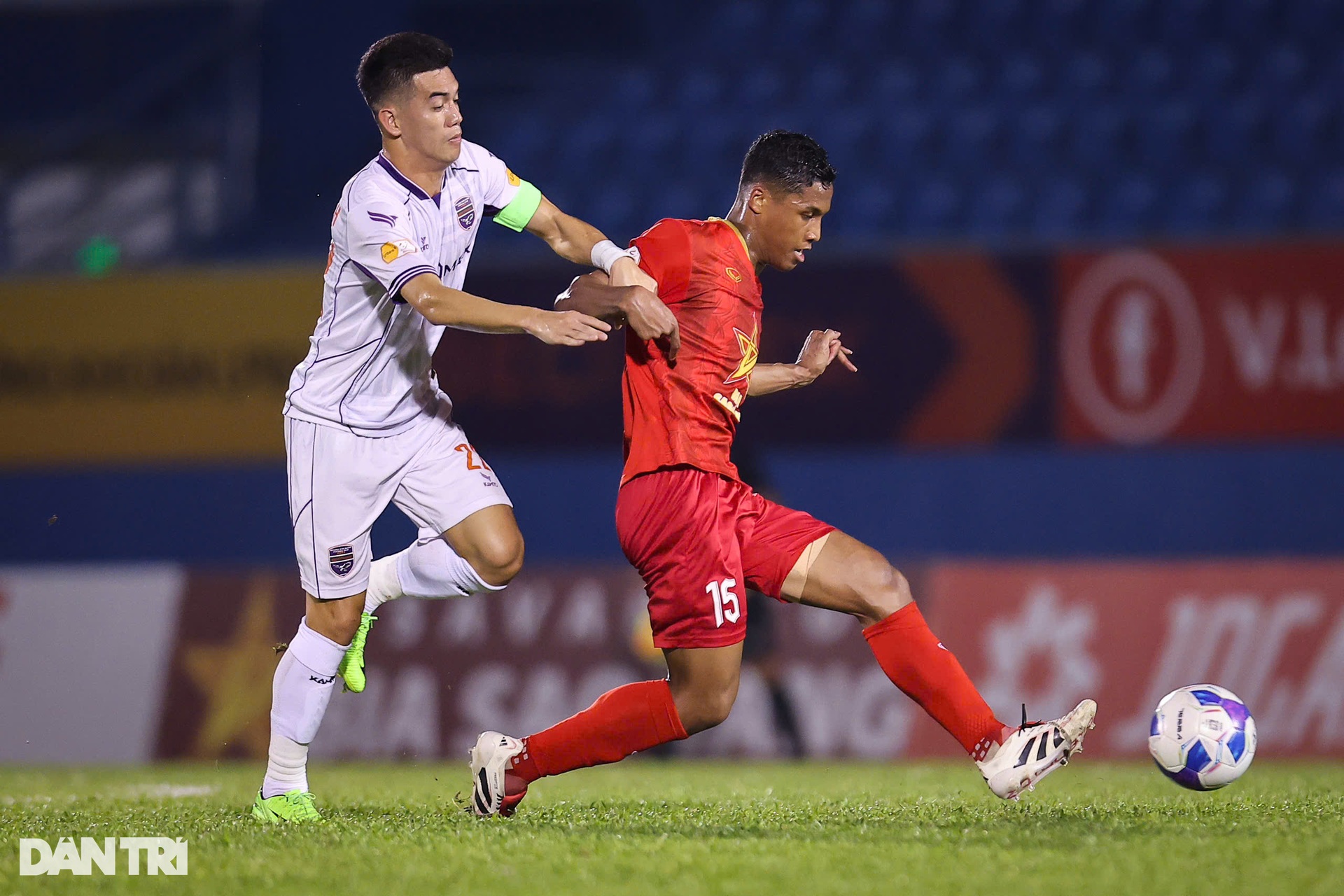 Hồng Lĩnh Hà Tĩnh nối dài chuỗi trận bất bại ở V-League - 7 Hồng Lĩnh Hà Tĩnh nối dài chuỗi trận bất bại ở V-League - 7