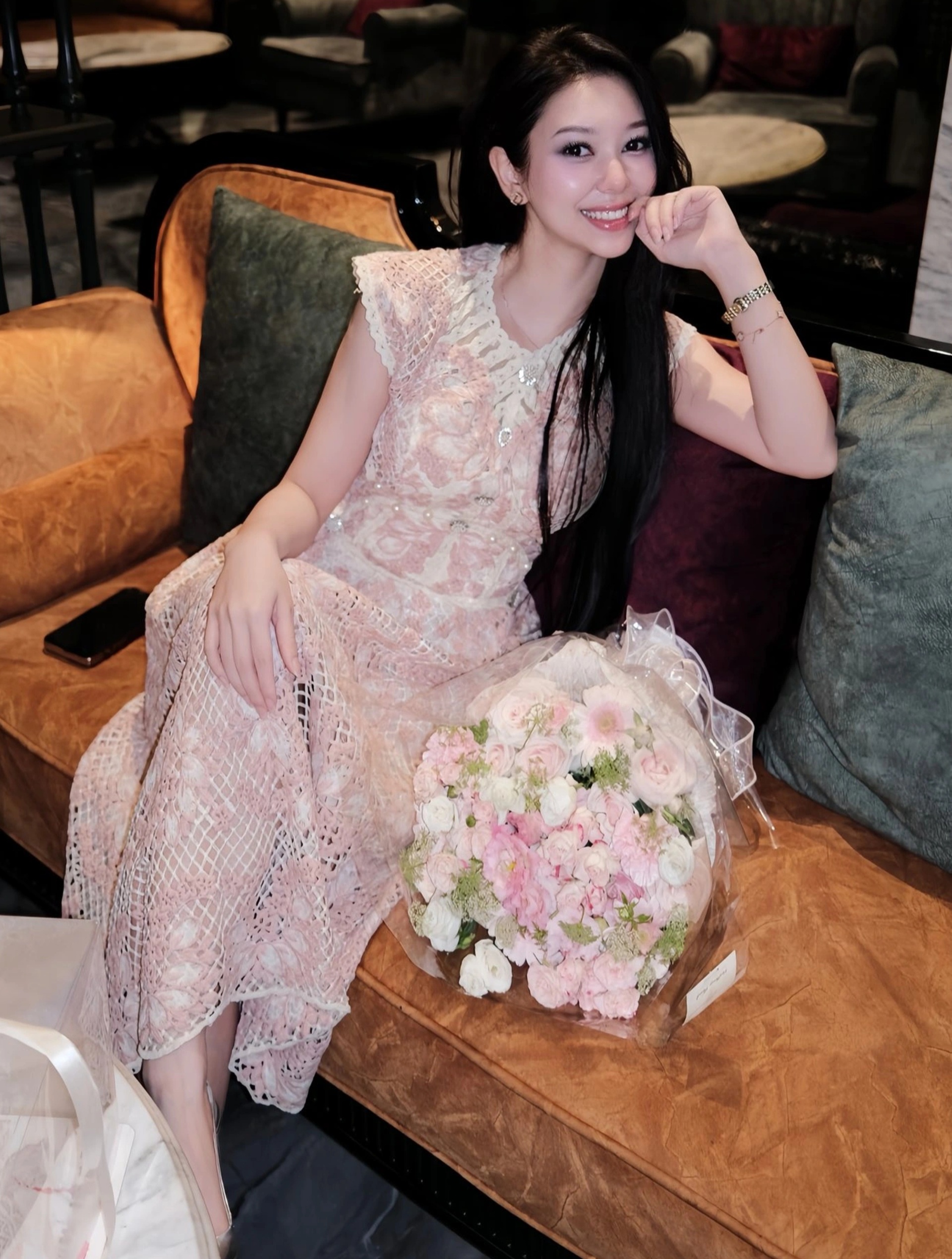 Vẻ đẹp lai Tây cuốn hút của nữ diễn viên vào vai gái đểu phim VTV - 6